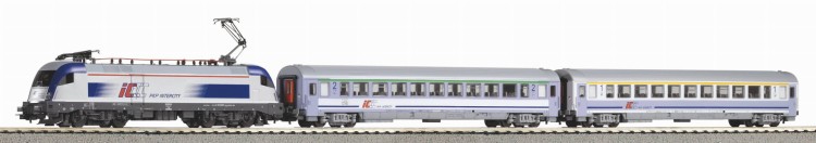 8121