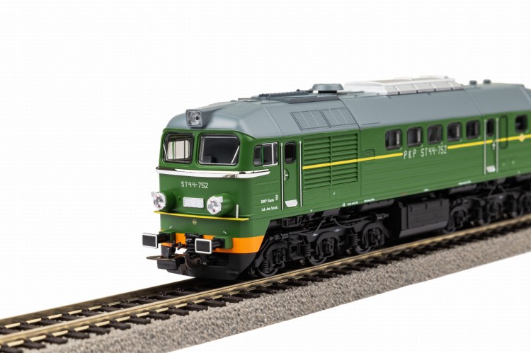 8147