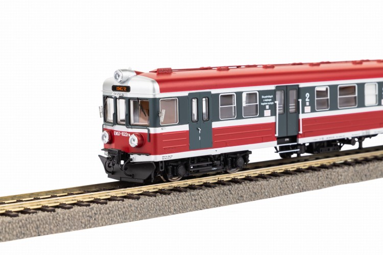 8076