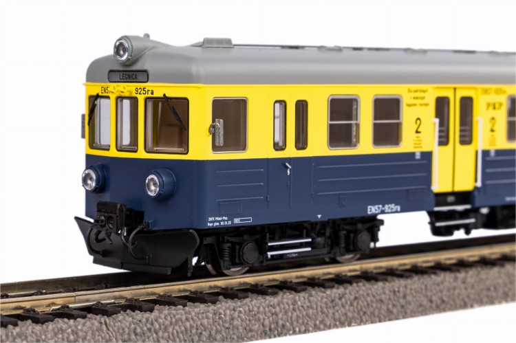 8073