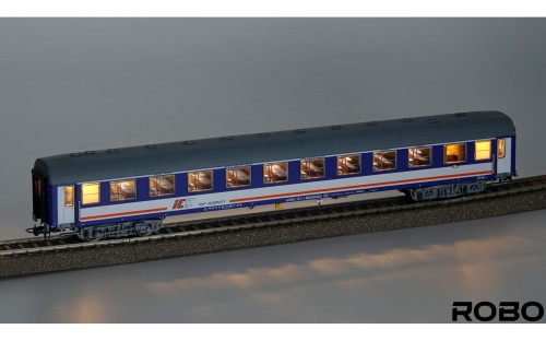8618