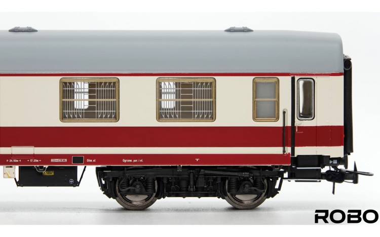 8573