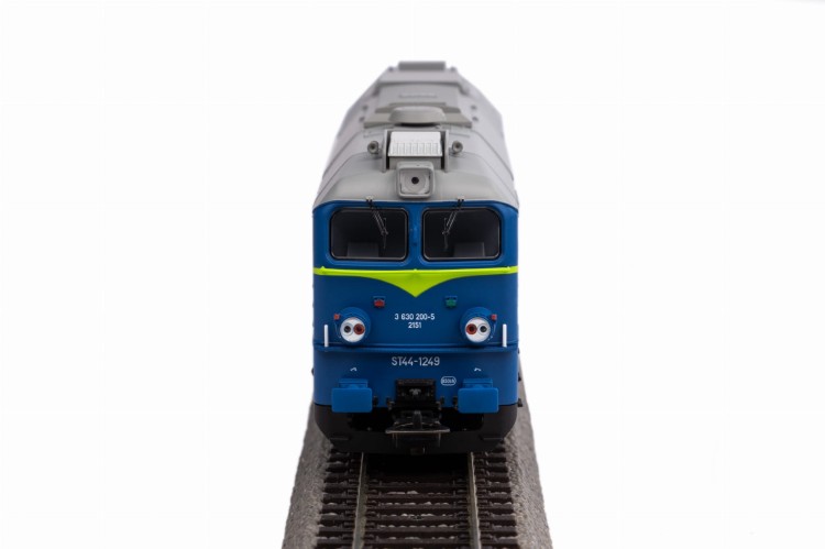 8456